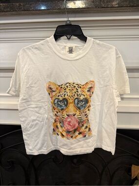 Comfort Colors White Tee with Leopard Graphic and Pink Bubble
